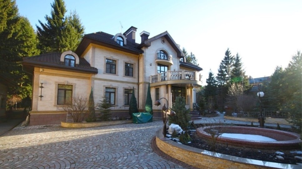 Дом в коттеджном поселке «Ваутутинки Luxury», 720 кв.м., 65 сот. - продажа