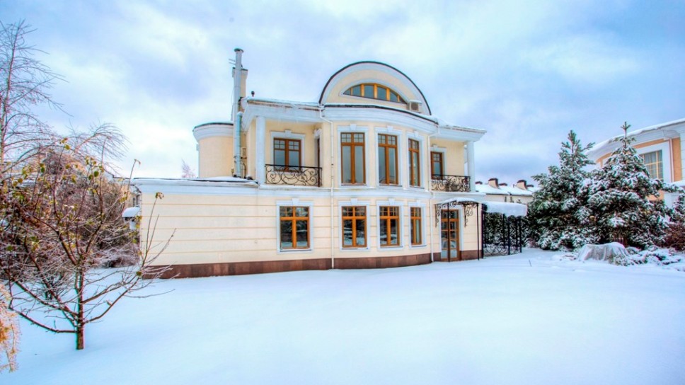 Дом в коттеджном поселке «Новахово», 600 кв.м., 20 сот. - продажа
