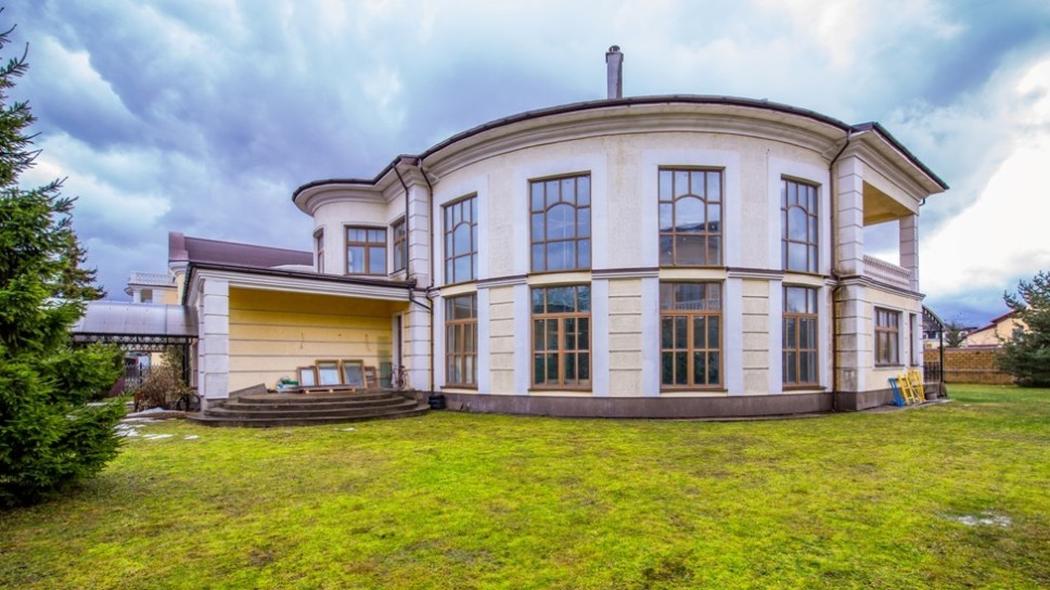 Дом в коттеджном поселке «Новахово», 550 кв.м., 24 сот. - продажа