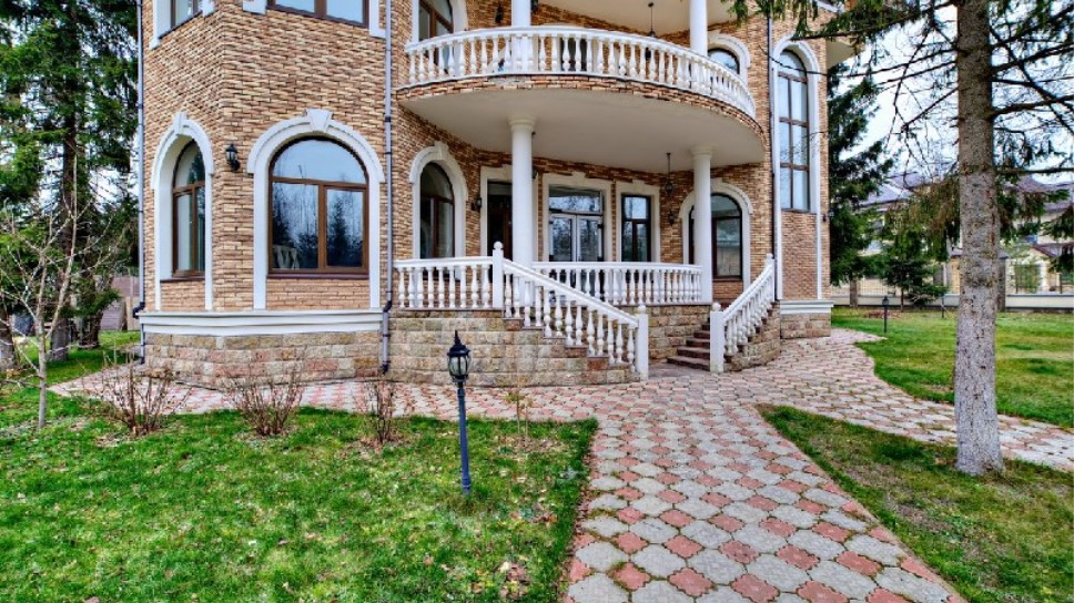 Дом в коттеджном поселке «Рублевский», 850 кв.м., 27 сот. - продажа